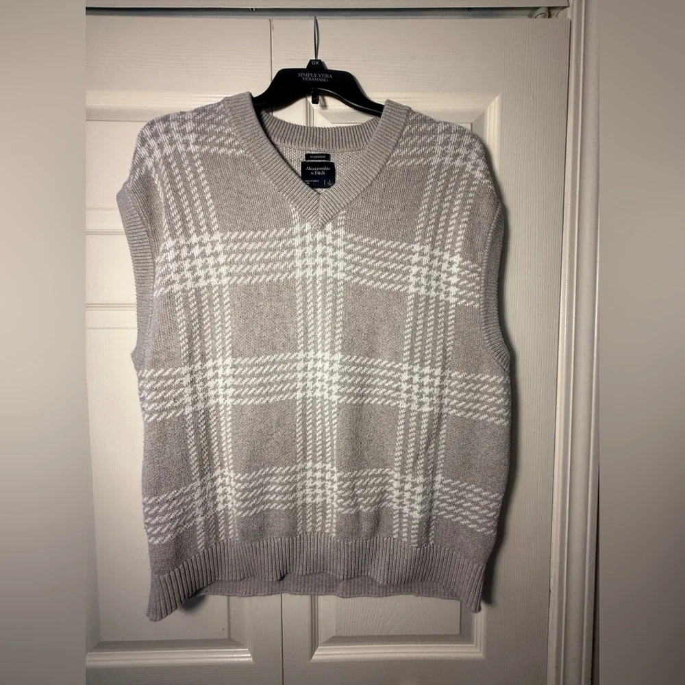 Abercrombie & Fitch V-neck sweater vest